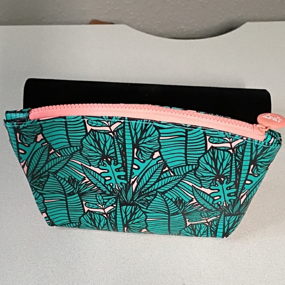 Ipsy Tropical Leaf Print Women's Cosmetic Bag - Picture 5 of 5